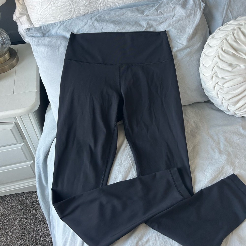 BLACK LULULEMON LEGGINGS SIZE 8
